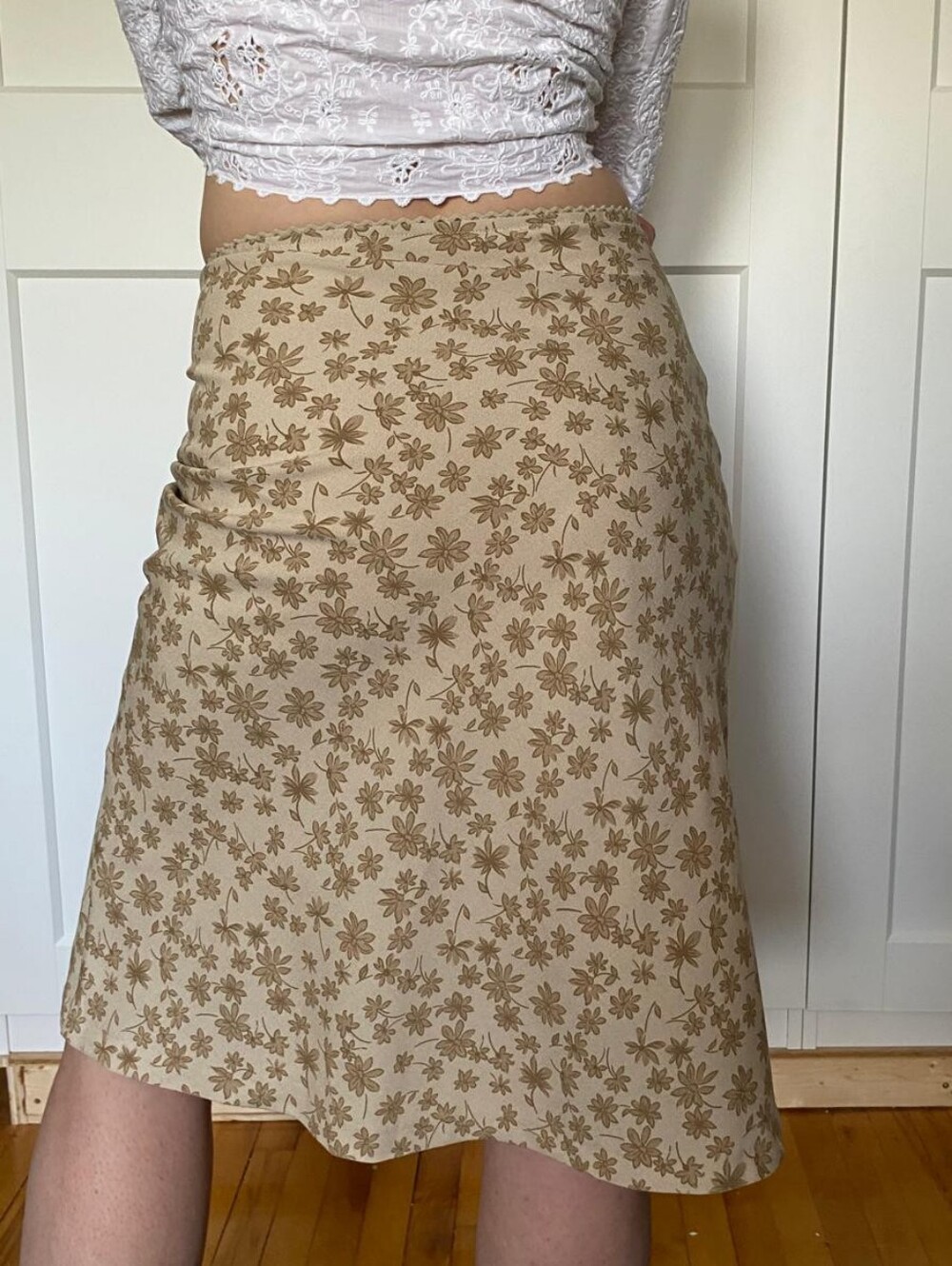 Cute Coquette Neutral Floral Midi Skirt - Beige Floral Print - Picture 2 of 2